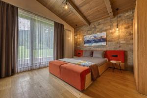 Pirin Style Villa & Spa tesisinde bir odada yatak veya yataklar