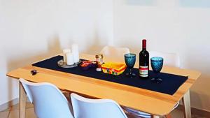 Bebidas en H&O Best Apt In Paphos!