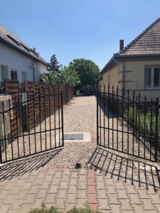 Budova, v ktorej sa dovolenkový dom nachádza