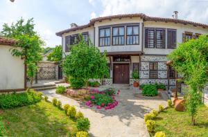 a house with a garden in front of it at Pachilov House in Zlatograd