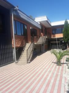 Το κτήριο όπου στεγάζεται  ο ξενώνας