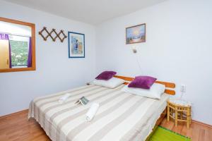 Posteľ alebo postele v izbe v ubytovaní Room in Cavtat with sea view, balcony, air conditioning, W-LAN 3686-1