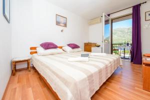 Posteľ alebo postele v izbe v ubytovaní Room in Cavtat with sea view, balcony, air conditioning, W-LAN 3686-1 + 18 fotografií
