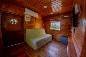 TV a/nebo společenská místnost v ubytování Prague Bay Houseboats