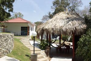Aed väljaspool majutusasutust Finca de Nosotros
