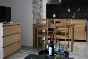 TV a/nebo společenská místnost v ubytování Davidana Deluxe Apartments
