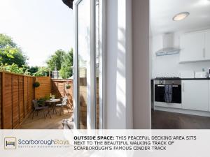 スカーバラにあるCandler Lodge - 3 BEDROOM TOWNHOUSE WITH PARKING - PATIO AREA & SEATINGのギャラリーの写真