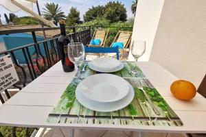 Μπαλκόνι ή βεράντα στο Loft Exotic - 100 metri dalla spiaggia e dal mare di Fontane Bianche +31 φωτογραφίες