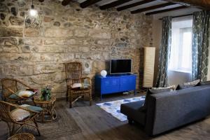 a living room with a stone wall at La Masia de Rendé Masdéu in Espluga de Francolí