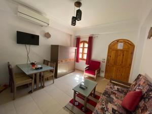 Uma TV ou centro de entretenimento em Villa 22