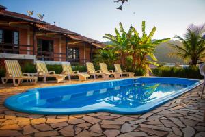 A piscina localizada em Pousada Guaruja ou nos arredores