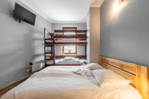 Photo de la galerie de l'établissement Top Hostel Pokoje Gościnne, à Zakopane 48 autres photos