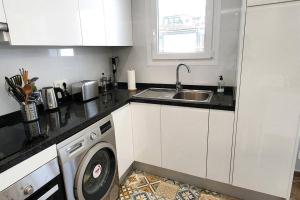 Kuchnia lub aneks kuchenny w obiekcie Modern Two Bedroom Apartment in Marbella Centre