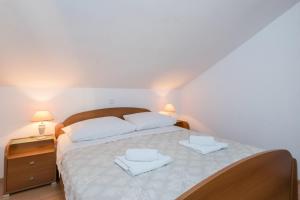 Voodi või voodid majutusasutuse Apartment in Orebic with sea view, balcony, air conditioning, WiFi (4934-7) toas