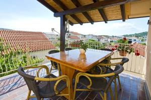 En balkon eller terrasse på Apartment in Betina 3837-1
