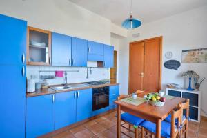 Η κουζίνα ή μικρή κουζίνα στο casa con vista mare Orizzonte +12 φωτογραφίες