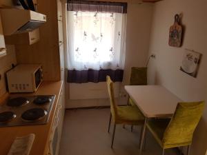 Кухня или мини-кухня в Ferienwohnung im Wiesenweg
 +3 фотографии