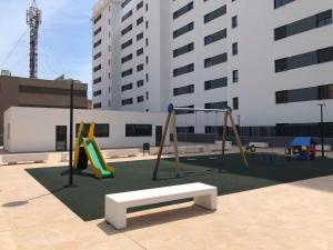 Detský kútik v ubytovaní Apartamento nuevo junto al mar con plaza de garaje!! Perfecto para familias