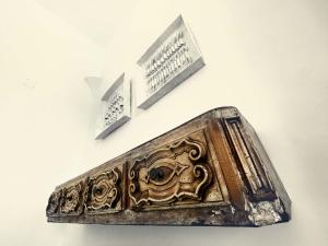 an old wooden box hanging on a wall with three different types ofitures at Il Carrubo Capri in Anacapri