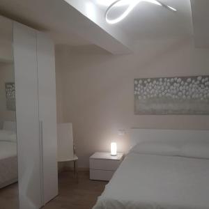 เตียงในห้องที่ Trilocale nel centro di Sampierdarena