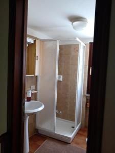 A bathroom at Oxy Holiday Home