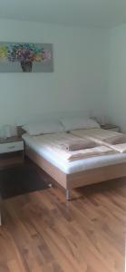 Postel nebo postele na pokoji v ubytování Apartman Sara vl. Franjo Klasić
