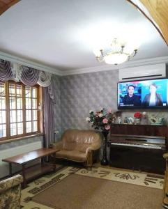 TV a/nebo společenská místnost v ubytování Villa in Tbilisi