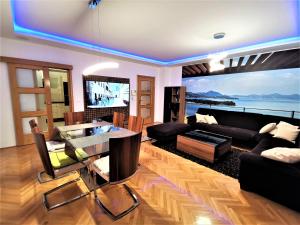 Posezení v ubytování Apartment Makarska, panoramic sea & mountains view, Čuček