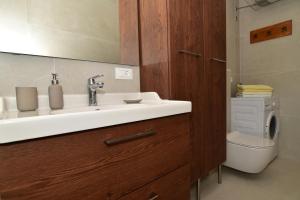 Kúpeľňa v ubytovaní Apartments Sumic Harbour view + 37 fotografií