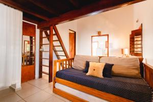 a bedroom with a bunk bed with a ladder at Jeri Pousada in Jericoacoara