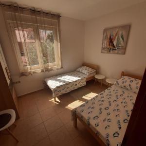 Postel nebo postele na pokoji v ubytování APARTMAN KAVALA
