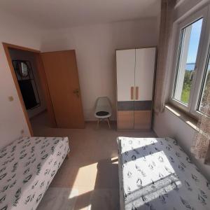 Postel nebo postele na pokoji v ubytování APARTMAN KAVALA