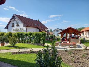 Vonkajšia záhrada v ubytovaní Kertész Apartmanok