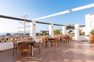 Reštaurácia alebo iné gastronomické zariadenie v ubytovaní Hostal El Dorado