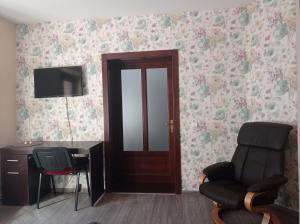 a room with a desk and a chair and a mirror at Citadel Residence in Sighişoara