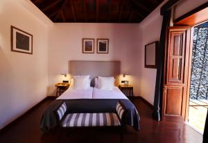 Łóżko lub łóżka w pokoju w obiekcie Hotel Escuela Rural Casa Los Herrera