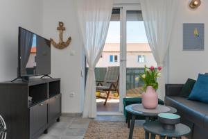 TV a/nebo společenská místnost v ubytování New and chic place near Old Town of Trogir