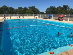 Swimmingpoolen hos eller tæt på La Vie Belle