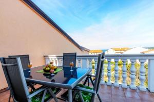 Balkón alebo terasa v ubytovaní Apartment in Stinjan with sea view, terrace, air conditioning, WiFi 5018-1