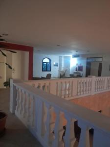 una scala in una casa con ringhiera bianca di Oasi Del Visir Resort a San Vito dei Normanni Altre 40 foto