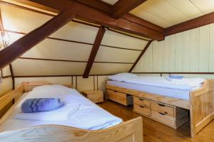 Кровать или кровати в номере Chata Nerudovka