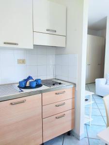 A kitchen or kitchenette at REale Apartments