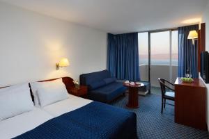 Postel nebo postele na pokoji v ubytování King Solomon Hotel Tiberias