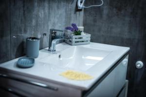 a bathroom sink with a faucet and a chips at Le colonne in Racale