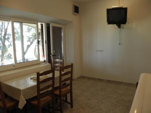Telewizja i/lub zestaw kina domowego w obiekcie House Lumbarda (876)