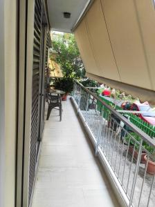 Ein Balkon oder eine Terrasse in der Unterkunft Alimos Apartment