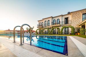 Πισίνα στο ή κοντά στο CEMAL ALAÇATI BUTİK HOTEL