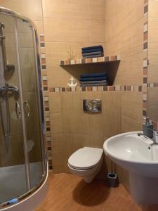 Kúpeľňa v ubytovaní Apartament- Blisko Morza- w Trzech Koronach z prv miejscem parkingowym w cenie!