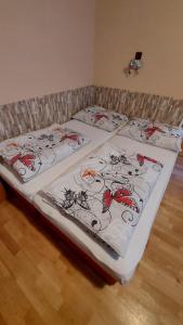 a bed with four sheets with crabs on it at Pension U Štěpánků in Trpišovice