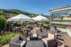 Nespecifikovaný výhled na hory nebo výhled na hory při pohledu z hotelu